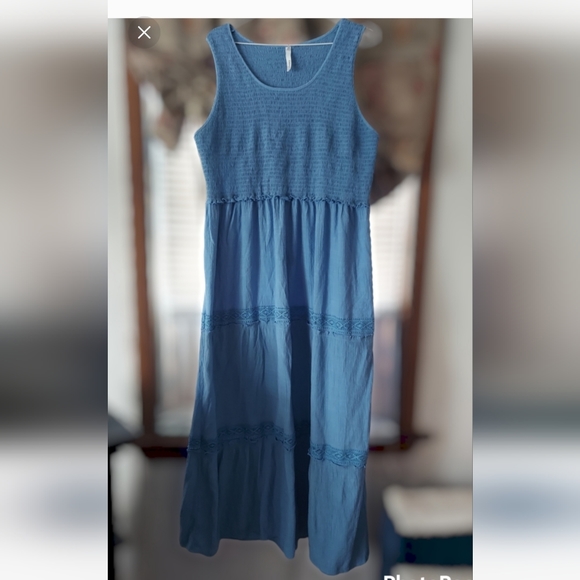 NY Collection Smocked Maxi Dress. - Picture 5 of 7